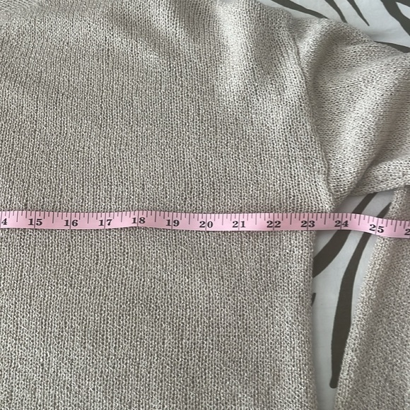 Dazy Button up sweater
Gently used. Excellent Conditions 
Size XL 
#182A - Picture 5 of 9